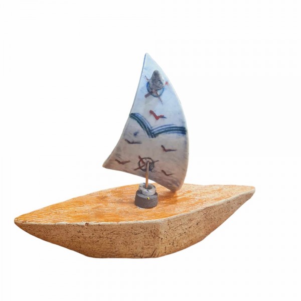 Ceramic ship 12.5x16.5 cm.