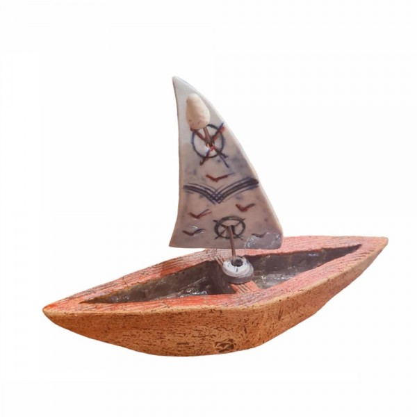 Ceramic ship 13x16.5 cm.