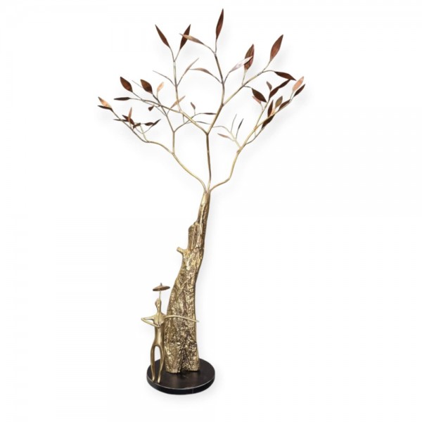 Γυναίκα με ομπρέλα από ορείχαλκο σε ελιά 57xΥ39cm