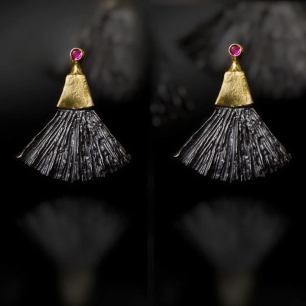 Earring rubies , gold 18K, oxidized silver  925° 2x2cm