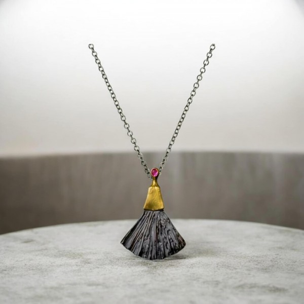 Pendant ruby , gold 18K oxidized silver  925° 2x1.5cm