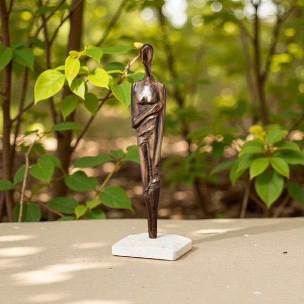 Bronze sculpture figure on marble base 21x15x11cm