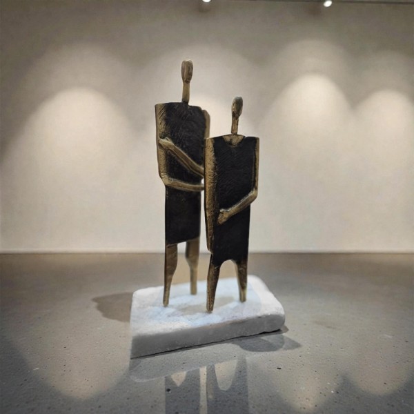 Bronze sculpture figures on marble base 35x20x10cm.