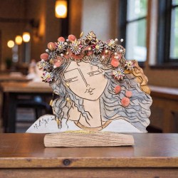 Γυναίκα με λουλούδια επιτραπέζιο γλυπτό κεραμικό stoneware 20.5x23cm