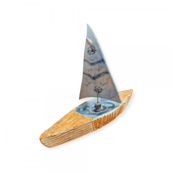 Καράβι από πηλό stoneware με ιστίο πορσελάνης 17.5x25x7 cm.