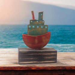 Καράβι χειροποίητο ΄σε ξύλινη βάση  11.5x9 cm.