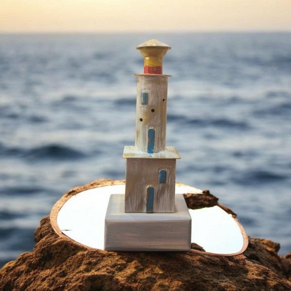 Φάρος χειροποίητος σε ξύλινη βάση  12x5x4.5 cm.
