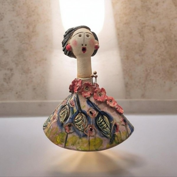 Woman sculpture clay stoneware 25.5x20.5x10cm.