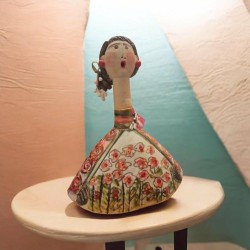 Woman sculpture clay stoneware 37.5x30x16cm.