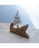 Καράβι από πηλό stoneware με ιστίο πορσελάνης 14x16.5 cm.